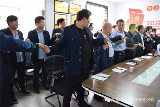 公交驾驶员在培训会议上竟然 睡着了