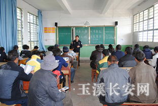 驾驶员参加交通安全知识培训