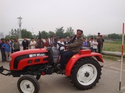 武城县:2012年第一批拖拉机驾驶员培训考试圆满结束(图)_中国农机推广网