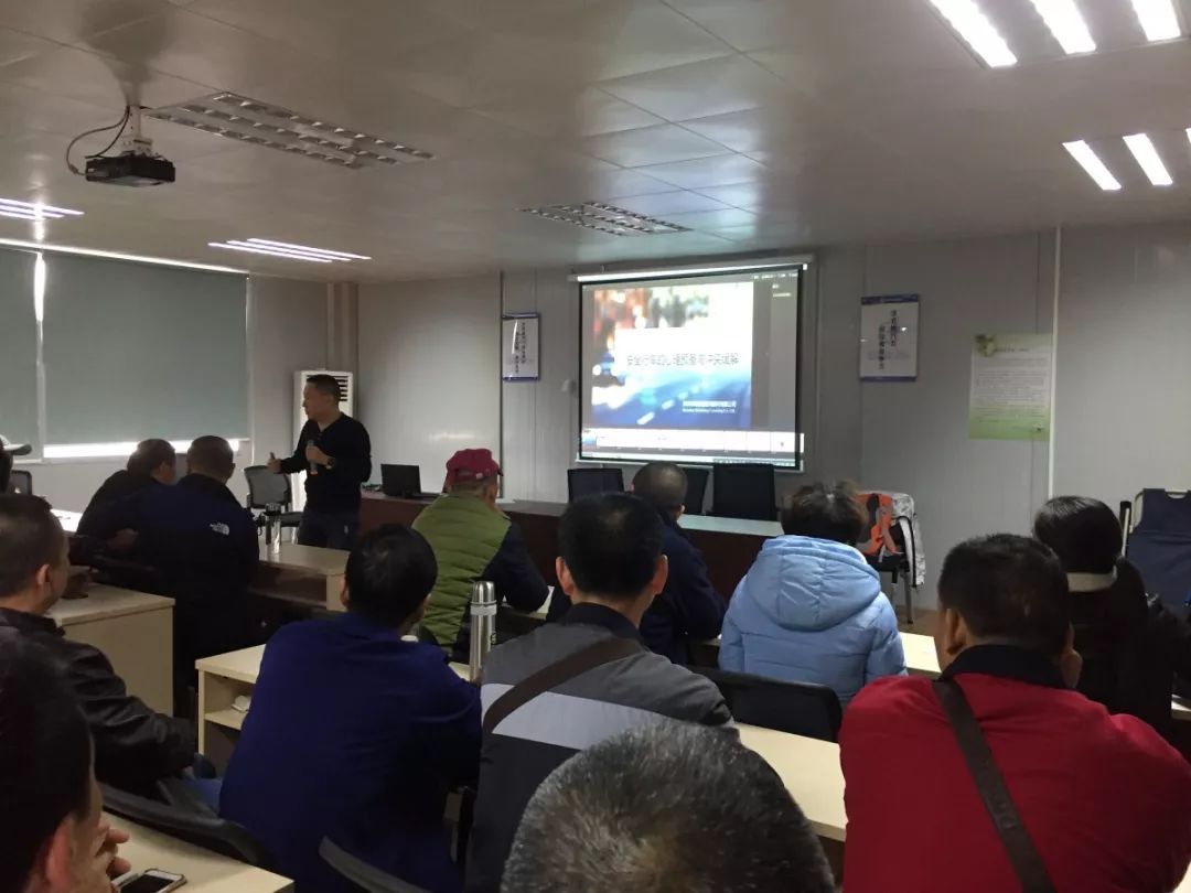 道路千万条,安全第一条——为营运安全不懈努力的驾驶员培训